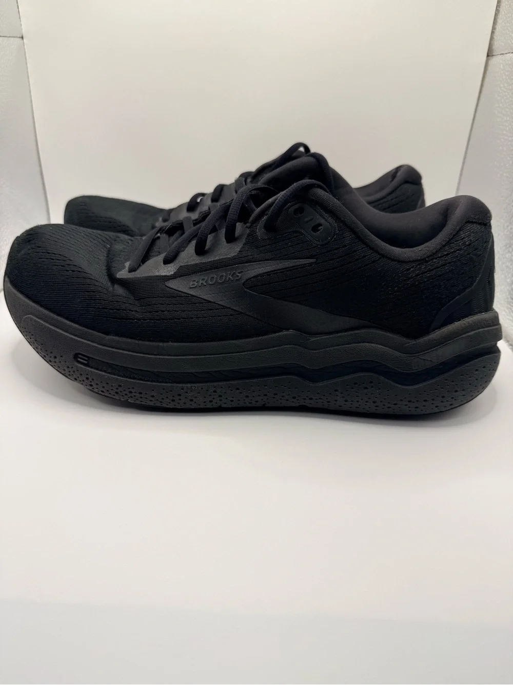 BROOKS Ghost Max 2 Black Athletic CushyRunning Walking Sneakers Size 11